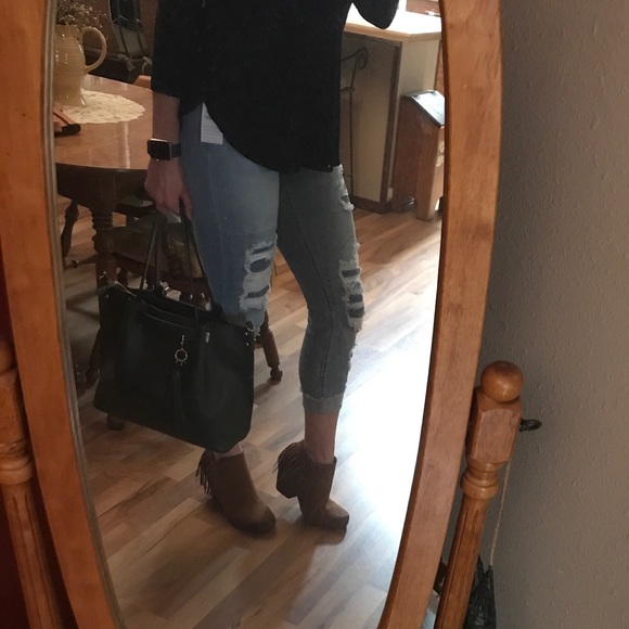 Meet your Posher, Lisa - Picture 2 of 8